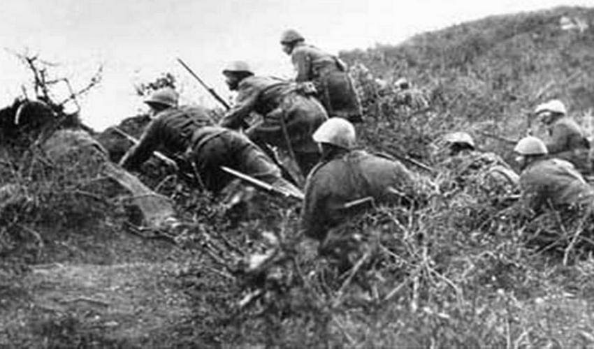 elino italikos polemos 9